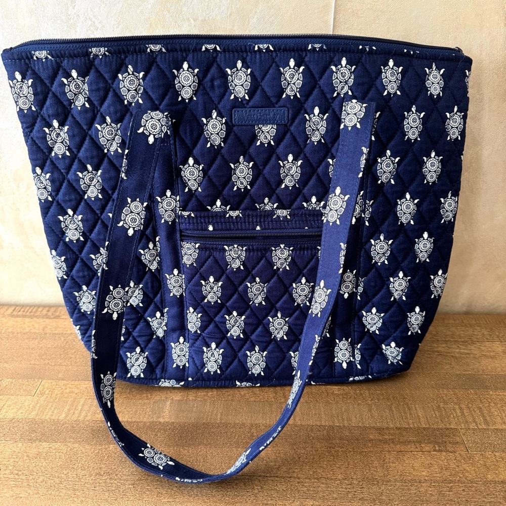 Vera Bradley Tote Bag in Sea Turtles with Zip Closure